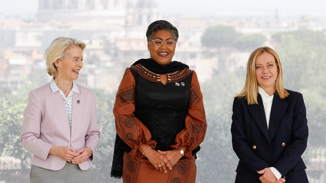 Da sinistra, Ursula von der Leyen, Judith Suminwa Tuluka e Giorgia Meloni alla Villa Doria Pamphilj per il summit ‘’Il Piano Mattei per l'Africa" (Giuseppe Lami/Ansa) Da sinistra, Ursula von der Leyen, Judith Suminwa Tuluka e Giorgia Meloni alla Villa Doria Pamphilj per il summit ‘’Il Piano Mattei per l'Africa" (Giuseppe Lami/Ansa)