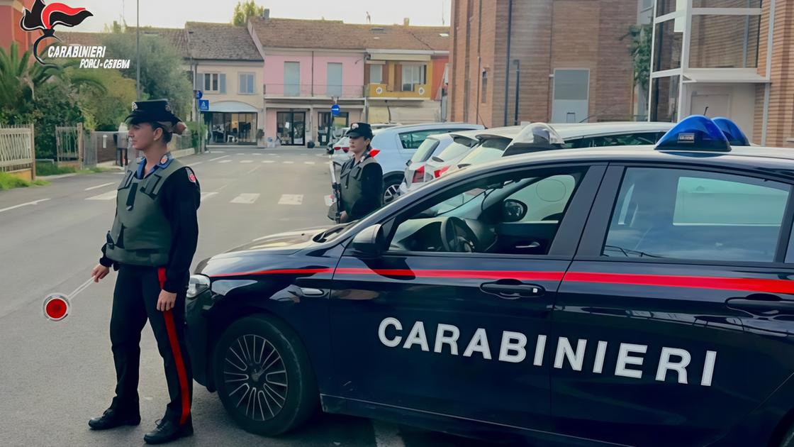 Raggiro da mezzo milione. Si finge un carabiniere. Diciottenne truffa anziana