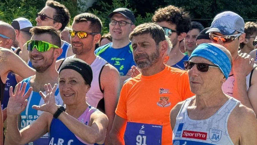 Sfiorati i cinquecento partecipanti nelle tre versione della StraResca, la fast Fidal, la 10 chilometri non competitiva, e la... Sfiorati i cinquecento partecipanti nelle tre versione della StraResca, la fast Fidal, la 10 chilometri non competitiva, e la...