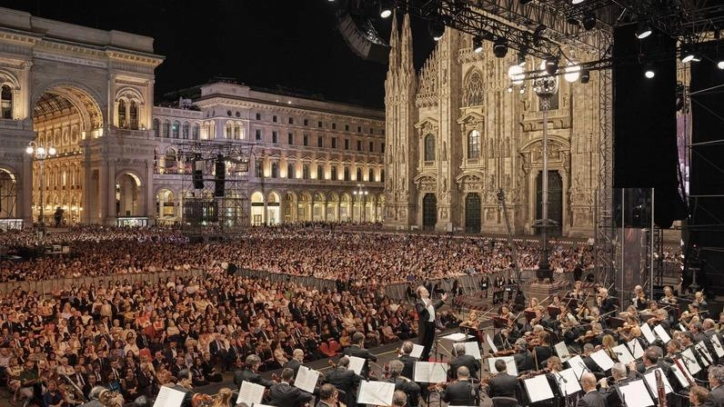 Il Concerto per Milano in Piazza Duomo con la Filarmonica della Scala e Riccardo Chailly sul podio torna il 5 giugno con la grande musica da film Il Concerto per Milano in Piazza Duomo con la Filarmonica della Scala e Riccardo Chailly sul podio torna il 5 giugno con la grande musica da film
