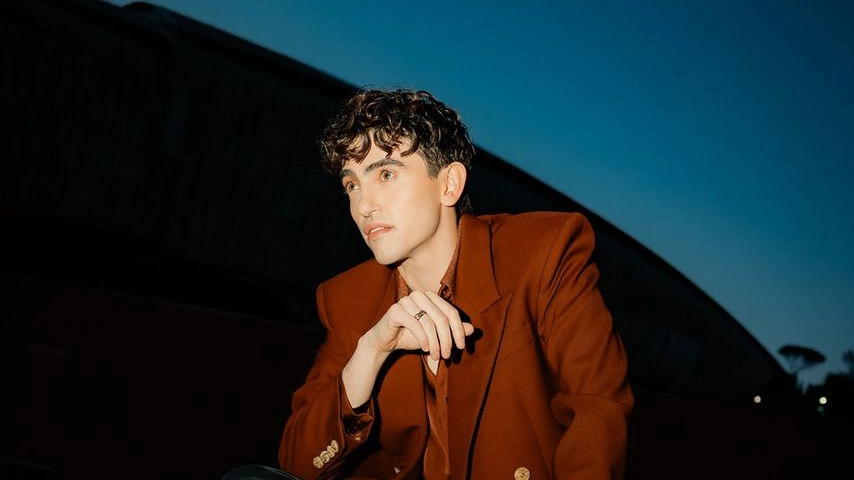 Michele Bravi, 29 anni sarà in concerto il 30 settembre agli Arcimboldi con le canzoni dell’ album “Tu cosa vedi quando chiudi gli occhi”, ispirato al testo “Musicofilia – Racconti sulla musica e il cervello” di Oliver Sacks Michele Bravi, 29 anni sarà in concerto il 30 settembre agli Arcimboldi con le canzoni dell’ album “Tu cosa vedi quando chiudi gli occhi”, ispirato al testo “Musicofilia – Racconti sulla musica e il cervello” di Oliver Sacks