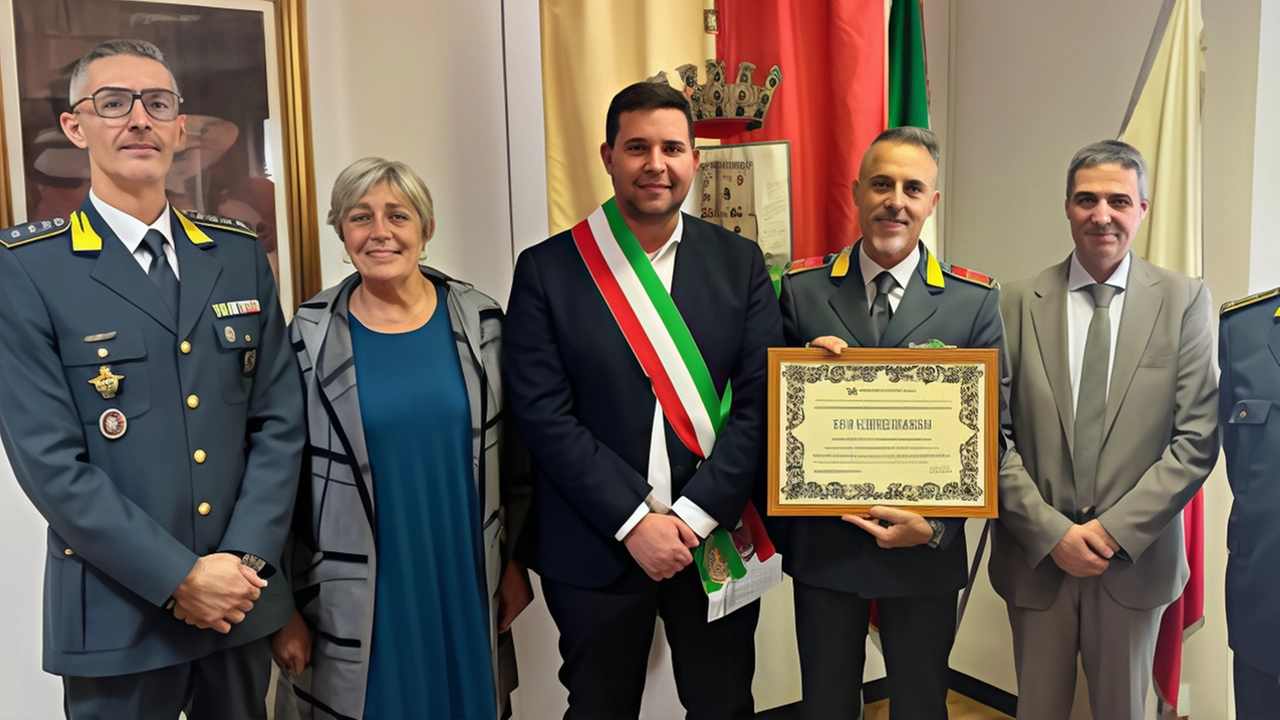 Riconoscimento solenne, della Giunta di Casalpusterlengo, al luogotenente della finanza Luigi Biasco che ha comandato la Tenenza (dal 15 luglio... Riconoscimento solenne, della Giunta di Casalpusterlengo, al luogotenente della finanza Luigi Biasco che ha comandato la Tenenza (dal 15 luglio...