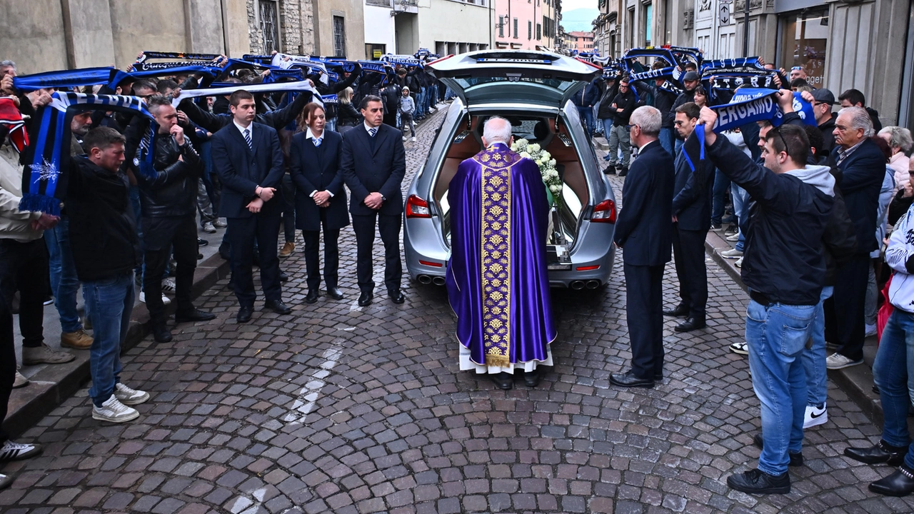 L'omaggio dei tifosi atalantini a Riccardo Claris