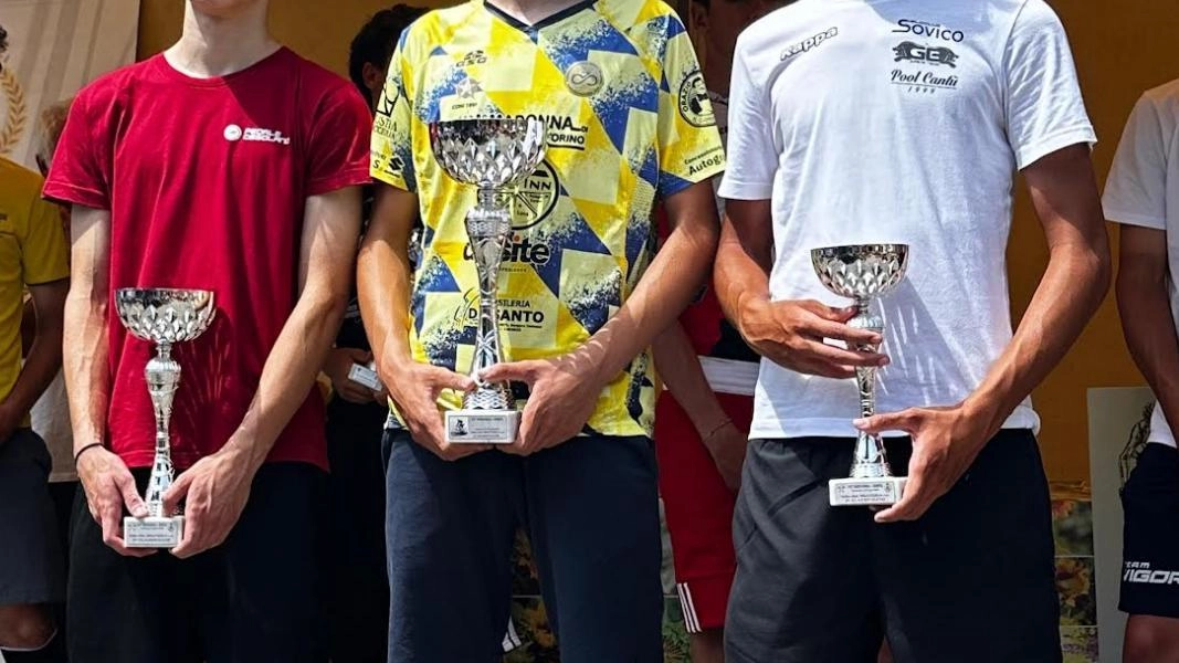 Un podio e una top-ten è il bilancio del Velo Club Sovico-Pool Cantù alla recente Novara-Orta classica nazionale del calendario... Un podio e una top-ten è il bilancio del Velo Club Sovico-Pool Cantù alla recente Novara-Orta classica nazionale del calendario...