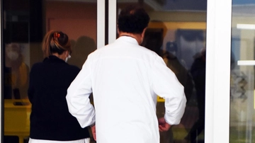 Monza, accusato di molestie dalla fidanzata di un paziente: medico assolto in Appello