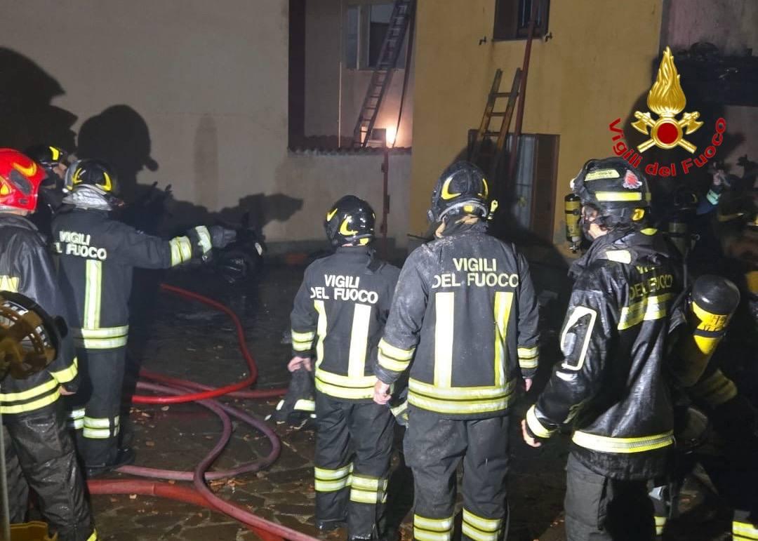 Cremella, incendio in una cascina: due feriti gravi, intossicato un bimbo di 4 anni Cremella, incendio in una cascina: due feriti gravi, intossicato un bimbo di 4 anni