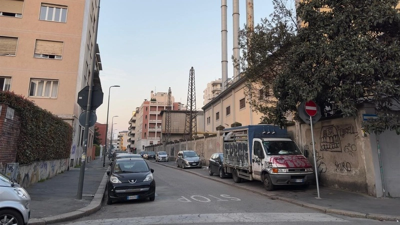 Uno scorcio di via Gluck, la strada a due passi dai binari della Centrale dove nel 1938 nacque Adriano Celentano Uno scorcio di via Gluck, la strada a due passi dai binari della Centrale dove nel 1938 nacque Adriano Celentano