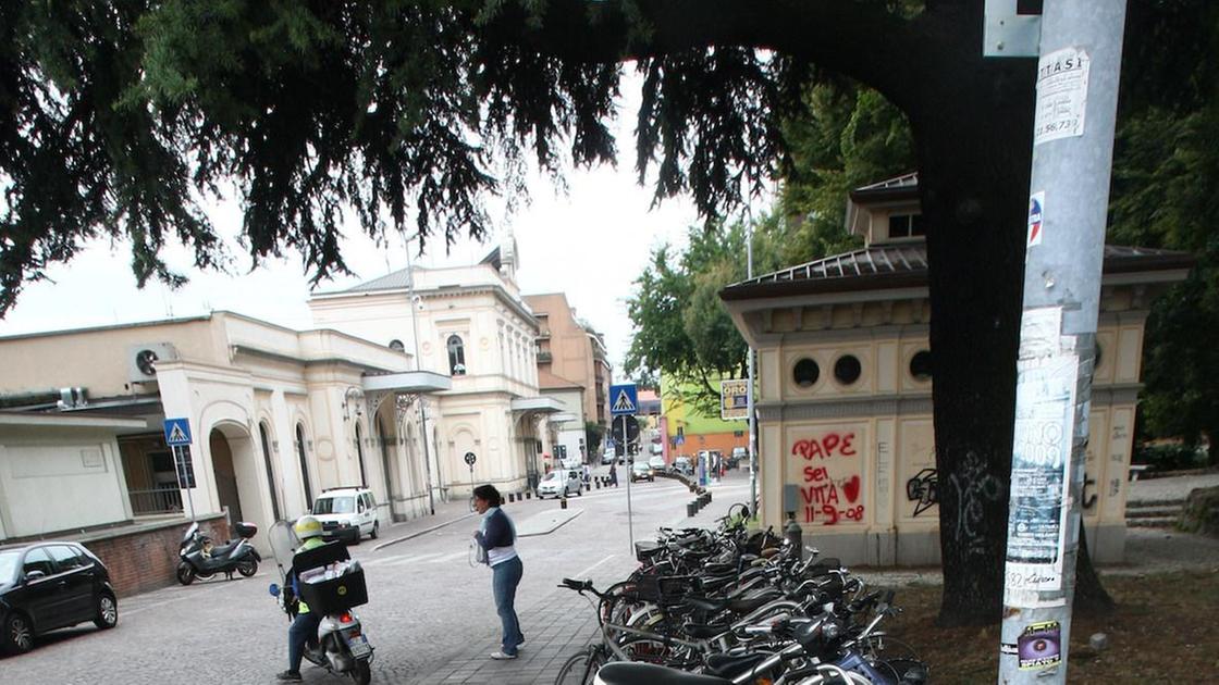 Furti di bici in stazione. Allarme in aula Furti di bici in stazione. Allarme in aula