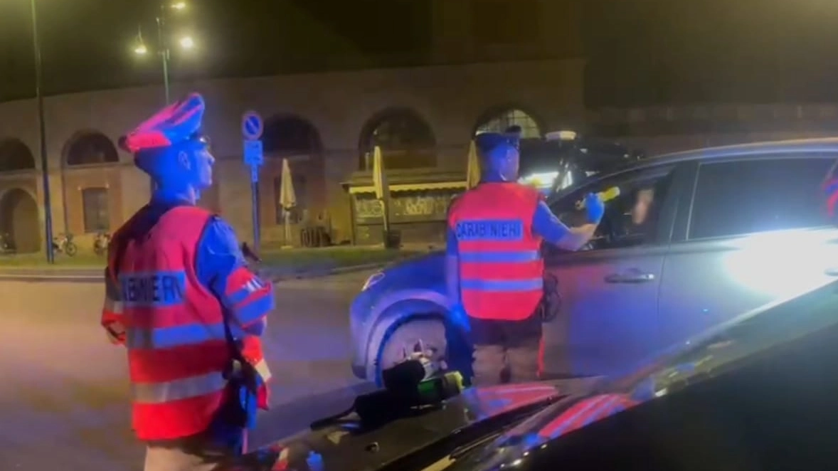 Controlli dei carabinieri a Milano