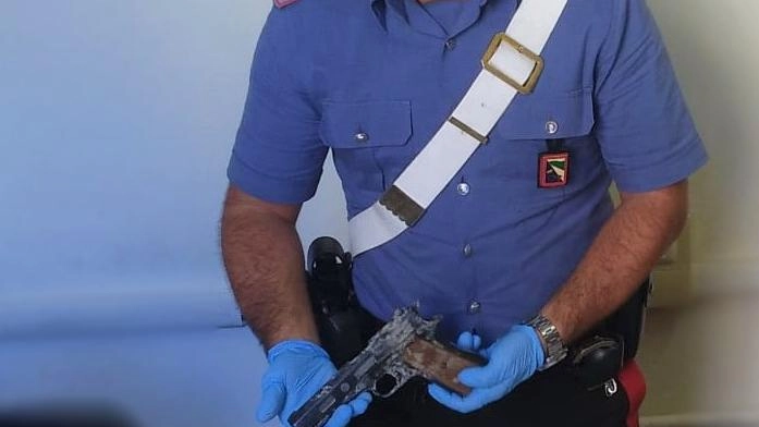 Anche quando risulta regolarmente denunciata il proprietario di un'arma è tenuto a rispettare precise regole di custodia e detenzione (immagine di repertorio) Anche quando risulta regolarmente denunciata il proprietario di un'arma è tenuto a rispettare precise regole di custodia e detenzione (immagine di repertorio)