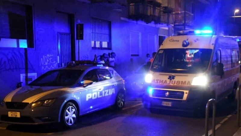 L'uomo è stato soccorso in strada, indaga la polizia (foto di archivio) L'uomo è stato soccorso in strada, indaga la polizia (foto di archivio)