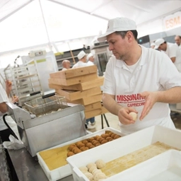 Pane in Piazza 2025 a Milano: oltre 200 fornai in Duomo ad offrire specialità regionali (per solidarietà)
