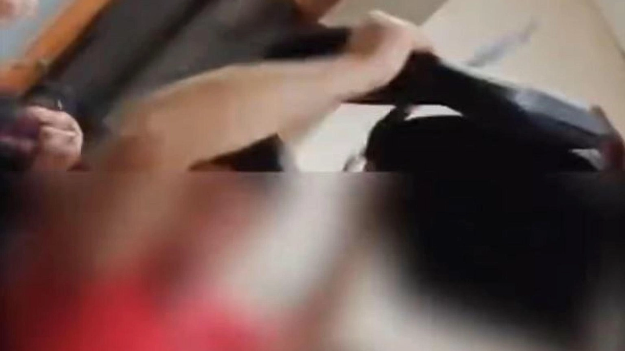 Vicino Napoli, in azione 3 donne e 2 uomini: indagano i cc Vicino Napoli, in azione 3 donne e 2 uomini: indagano i cc