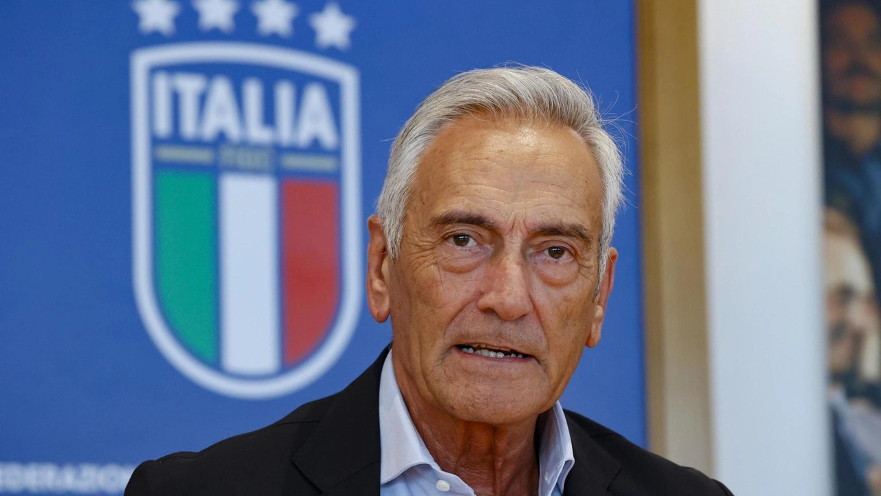 Gabriele Gravina annuncia Gattuso come nuovo ct azzurro, elogiando la sua determinazione e il suo spirito di squadra. Gabriele Gravina annuncia Gattuso come nuovo ct azzurro, elogiando la sua determinazione e il suo spirito di squadra.