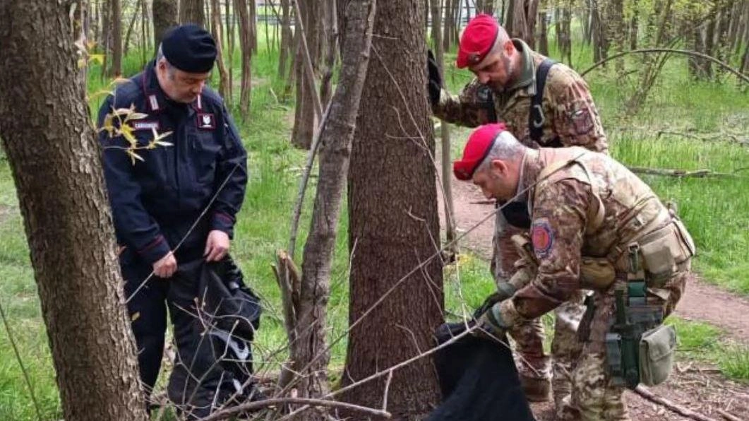Nonostante i ripetuti blitz il fenomeno dello spaccio nei boschi trova sempre nuove forze e risulta difficile da sradicare Nonostante i ripetuti blitz il fenomeno dello spaccio nei boschi trova sempre nuove forze e risulta difficile da sradicare