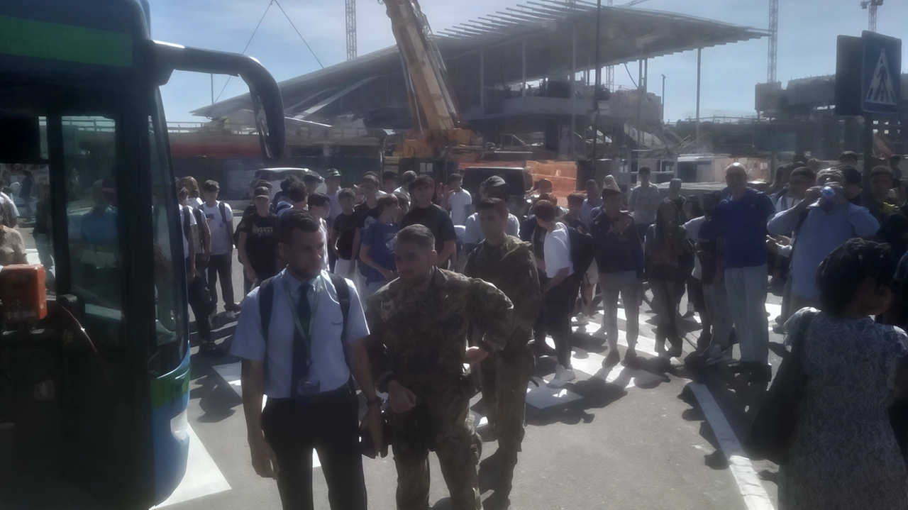 Un frame del video girato da un conducente durante gli attimi di tensione al capolinea di Sesto San Giovanni della linea per Monza San Fruttuoso