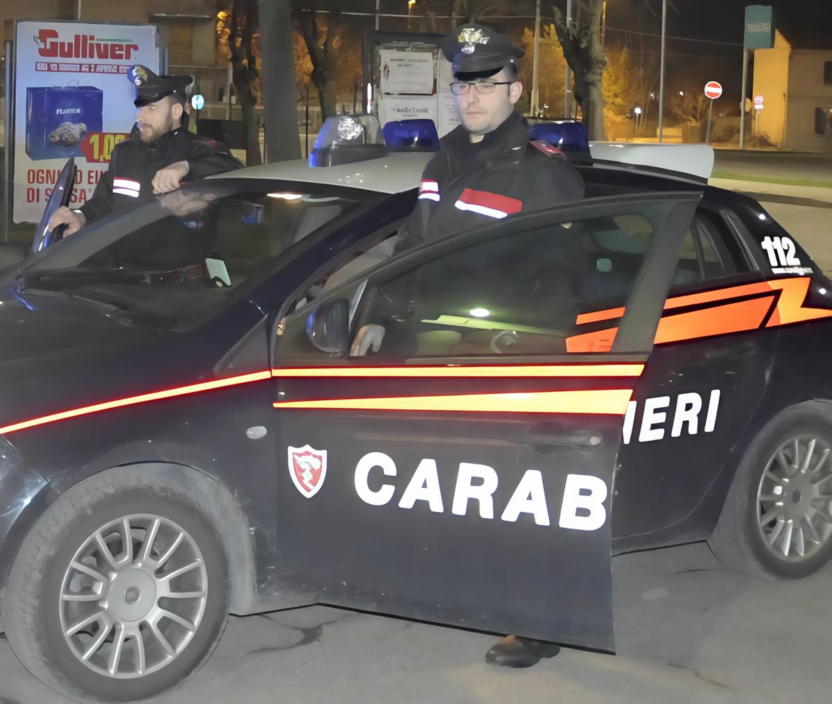 Parte uno sparo nella rapina. Vittima ferita a un fianco. Denunciati due pregiudicati Parte uno sparo nella rapina. Vittima ferita a un fianco. Denunciati due pregiudicati