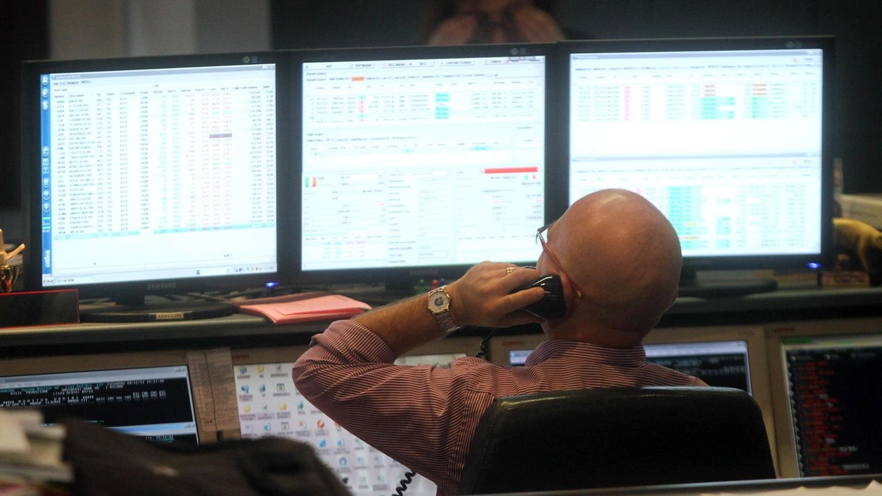 I rendimenti dei bond italiani in lieve calo al 3,506% I rendimenti dei bond italiani in lieve calo al 3,506%