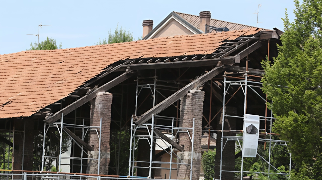 Riparte il cantiere per la riqualificazione della tettoia ex Gavazzi a Desio dopo lungo stop. Nuova impresa al lavoro per valorizzare il patrimonio storico-industriale della città. Riparte il cantiere per la riqualificazione della tettoia ex Gavazzi a Desio dopo lungo stop. Nuova impresa al lavoro per valorizzare il patrimonio storico-industriale della città.