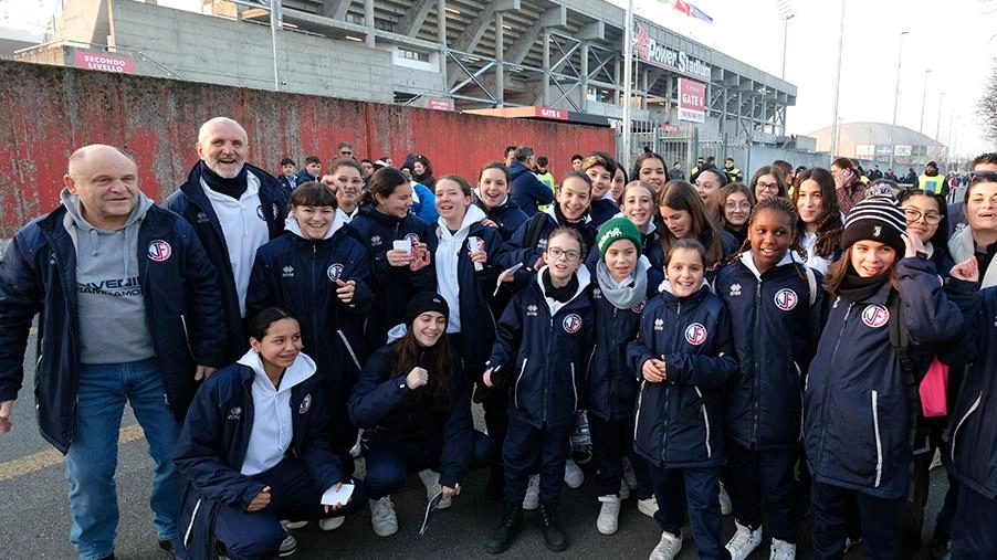 Entusiasmo alle stelle nella gara contro il Galles di Nations League: la Fiamma ha mandato 130 delle sue 160 tesserate all’U-Power Stadium. Entusiasmo alle stelle nella gara contro il Galles di Nations League: la Fiamma ha mandato 130 delle sue 160 tesserate all’U-Power Stadium.