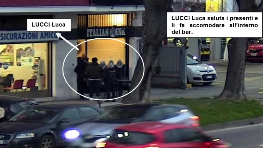 Un frame del video che immortala l’incontro fra Luca Lucci e Davide Calabria in un locale di proprietà del “Toro” della Sud Un frame del video che immortala l’incontro fra Luca Lucci e Davide Calabria in un locale di proprietà del “Toro” della Sud