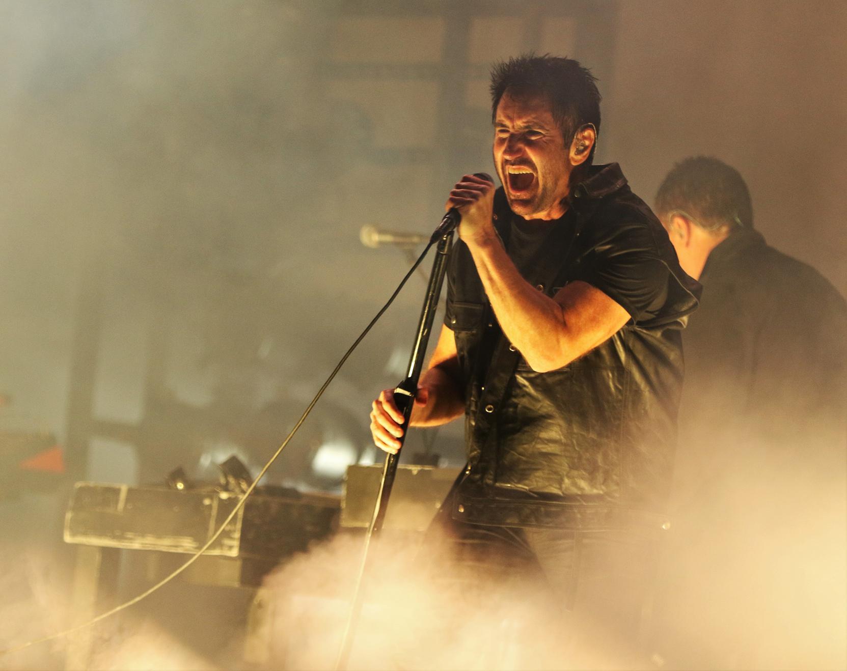 Trent Reznor non si arrende : "Scrivo musica per sentirmi vivo" Trent Reznor non si arrende : "Scrivo musica per sentirmi vivo"