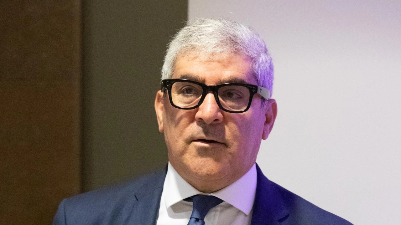 Il Questore di Milano Bruno Megale (nella foto) ha disposto la chiusura, per 15 giorni, del bar Manzoni, a... Il Questore di Milano Bruno Megale (nella foto) ha disposto la chiusura, per 15 giorni, del bar Manzoni, a...