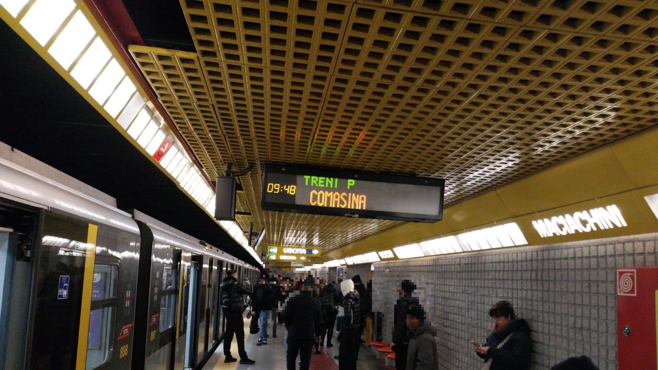 Disagi sulla linea gialla della metropolitana m3 di Milano Disagi sulla linea gialla della metropolitana m3 di Milano