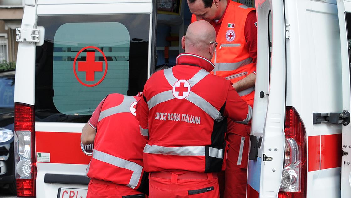 Incidente a Gazzada Schianno, cade con la moto e finisce contro un pullman: morto 35enne Incidente a Gazzada Schianno, cade con la moto e finisce contro un pullman: morto 35enne