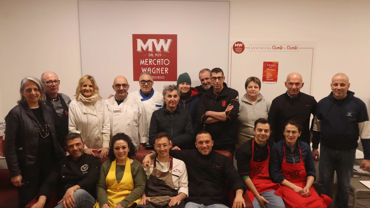 Alcuni degli esercenti del mercato comunale coperto di Wagner (Foto Salmoirago)