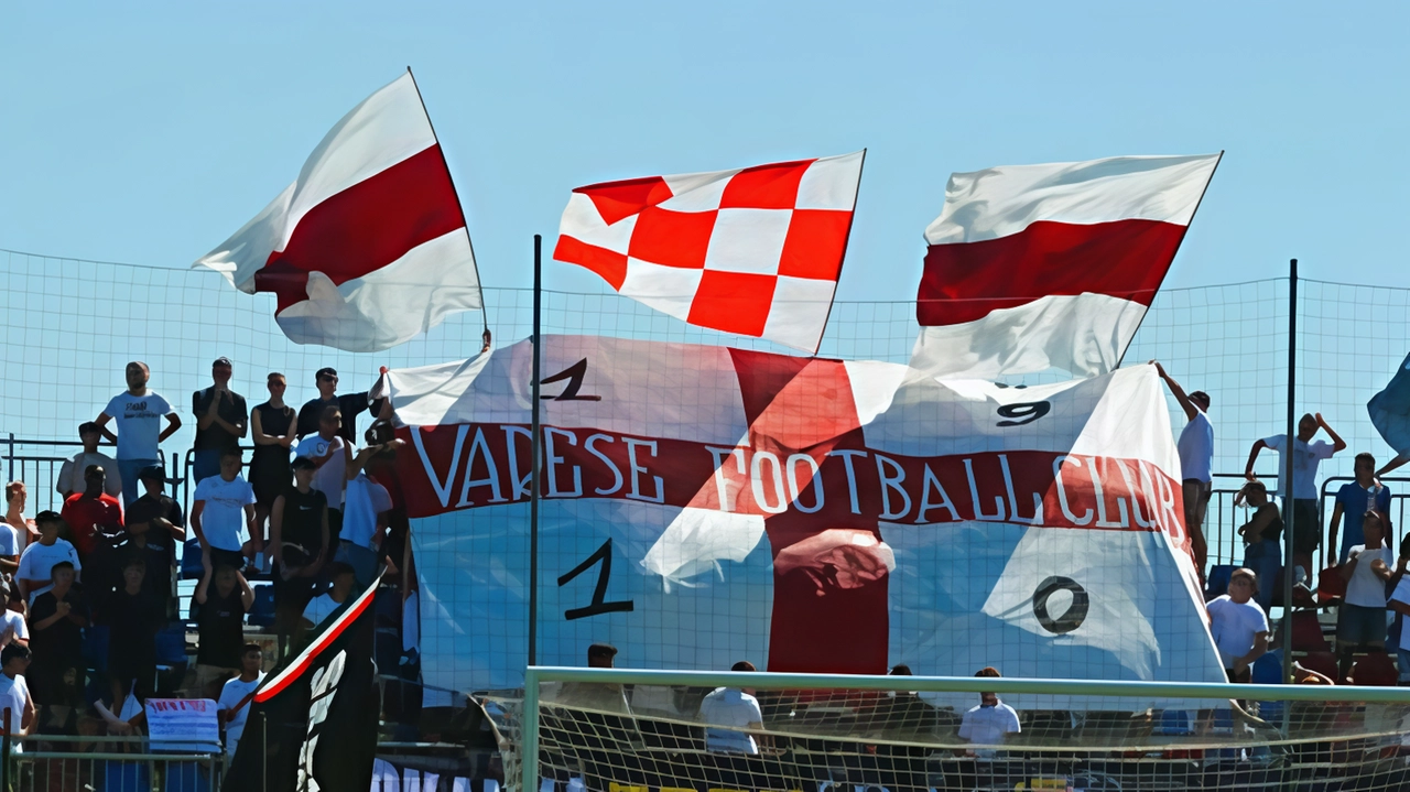 La curva dei tifosi del Varese Football Club La curva dei tifosi del Varese Football Club