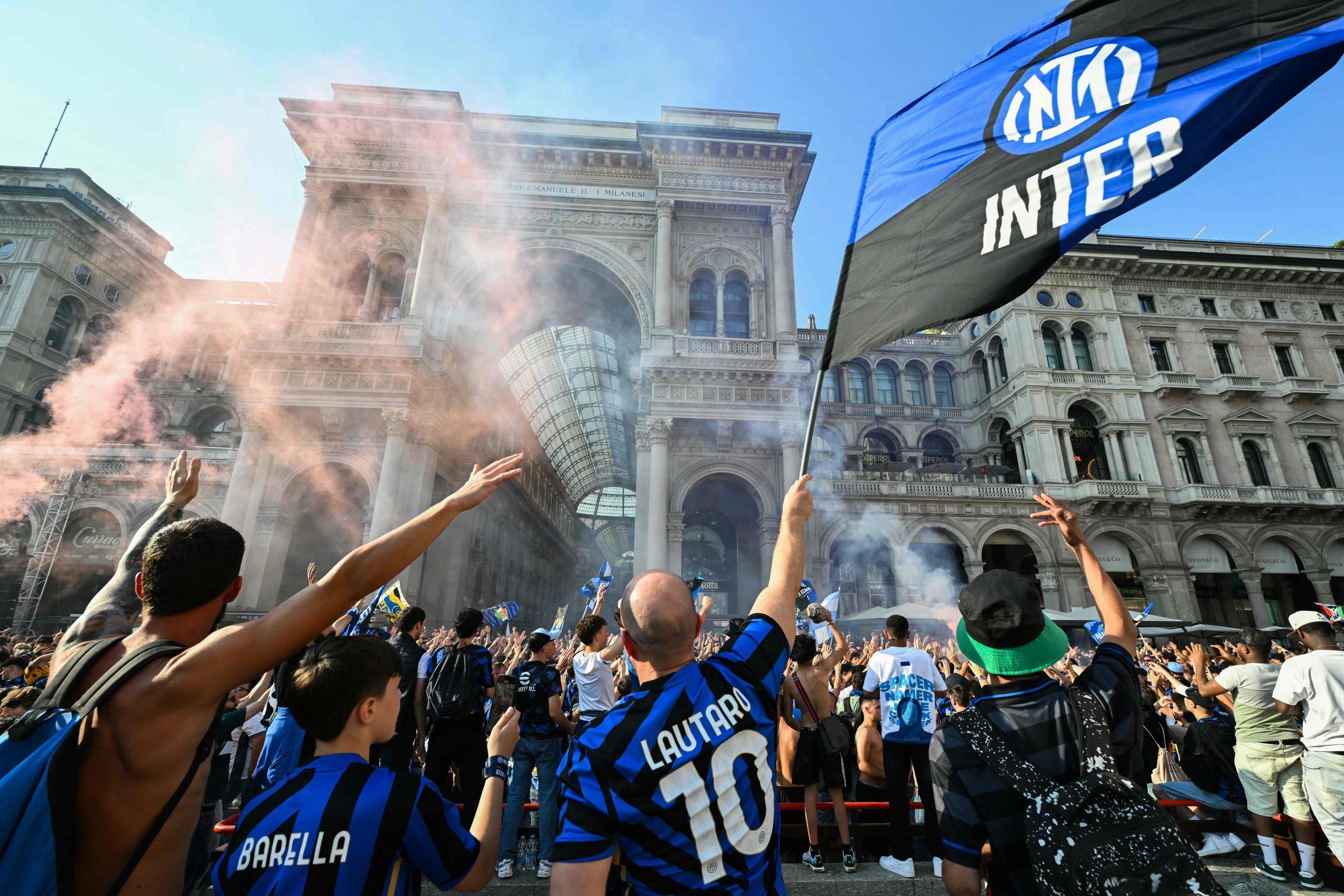 Milano nerazzurra per la finale di Champions, in migliaia per l’Inter tra Piazza Duomo e San Siro: le notizie in diretta Milano nerazzurra per la finale di Champions, in migliaia per l’Inter tra Piazza Duomo e San Siro: le notizie in diretta