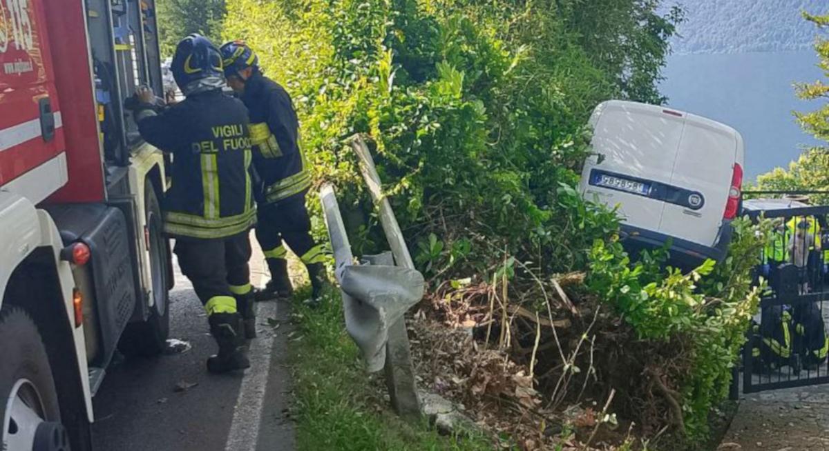 Abbadia, incidente sulla Sp 72: 20enne esce di strada col furgone. Recuperato con l Abbadia, incidente sulla Sp 72: 20enne esce di strada col furgone. Recuperato con l