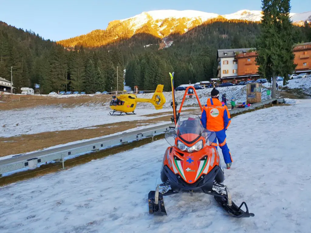 Scialpinisti travolti da una valanga sul monte Cabianca: recuperati in elicottero e portati in ospedale