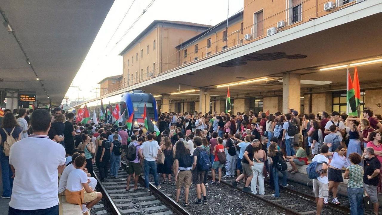 Si sono staccati dal corteo per la Flottilla che va a Gaza Si sono staccati dal corteo per la Flottilla che va a Gaza