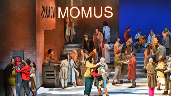 Il Teatro Sociale di Como dedica le prossime tre stagioni all'Uomo con "Humanity", inaugurata da La Bohème di Puccini. Il team creativo giovane e talentuoso promuove la professionalità e creatività artistica. Il Teatro Sociale di Como dedica le prossime tre stagioni all'Uomo con "Humanity", inaugurata da La Bohème di Puccini. Il team creativo giovane e talentuoso promuove la professionalità e creatività artistica.