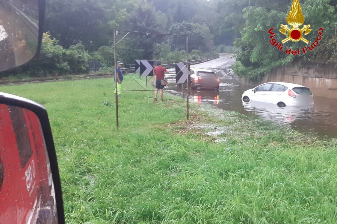 Auto bloccate dalla tanta pioggia caduta