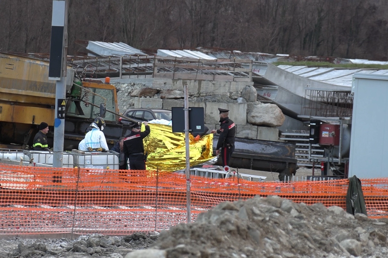 Sul posto i carabinieri e gli equipaggi inviati dal 118 regionale