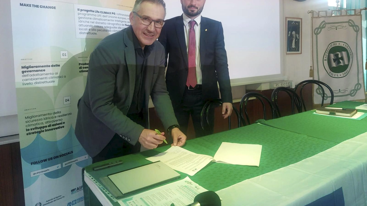 L’assessore all’Ambiente Lorenzo Goppa firma la dichiarazione d’intenti ClimactPact4Po