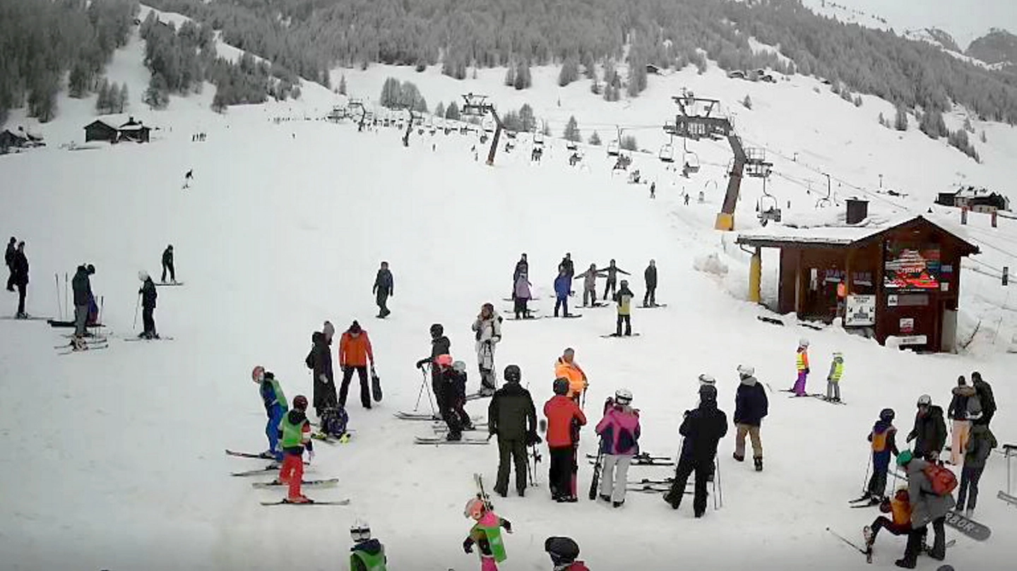 Gli sciatori sulle piste di Livigno ripresi dalla webcam del servizio meteorologico