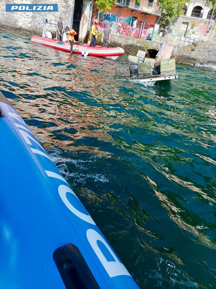 Lago di Como, a Blevio si ribalta un pontile galleggiante: Squadra Nautica in azione Lago di Como, a Blevio si ribalta un pontile galleggiante: Squadra Nautica in azione