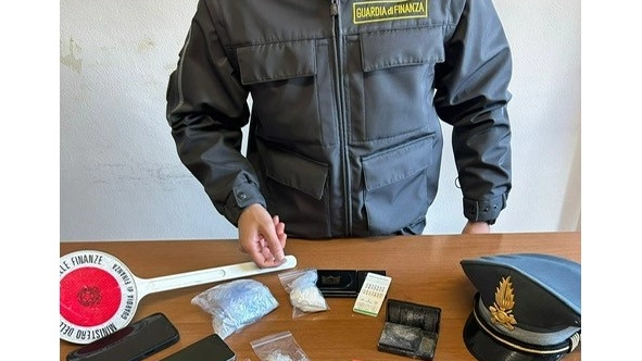La droga e il denaro sequestrati
