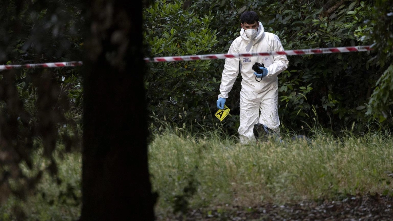 Rexal Ford e una donna trovati morti a Villa Pamphili. Indagini in corso tra Malta, Russia e Usa per chiarire le identità. Rexal Ford e una donna trovati morti a Villa Pamphili. Indagini in corso tra Malta, Russia e Usa per chiarire le identità.