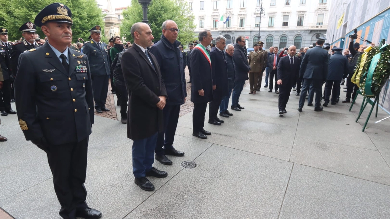 25 aprile, deposizione corone Palazzo Marino: il ministro dell'Istruzione Giuseppe Valditara e il sindaco Giuseppe Sala