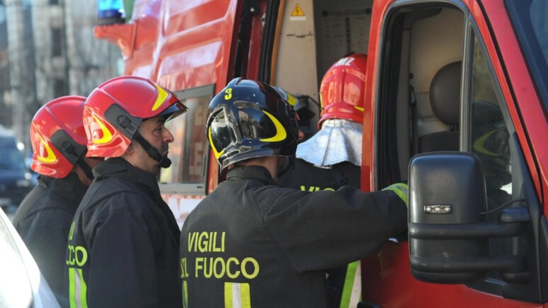 E' durato poco più di un'ora l'intervento dei vigili del fuoco in piazza Gae Aulenti (immagine di repertorio) E' durato poco più di un'ora l'intervento dei vigili del fuoco in piazza Gae Aulenti (immagine di repertorio)