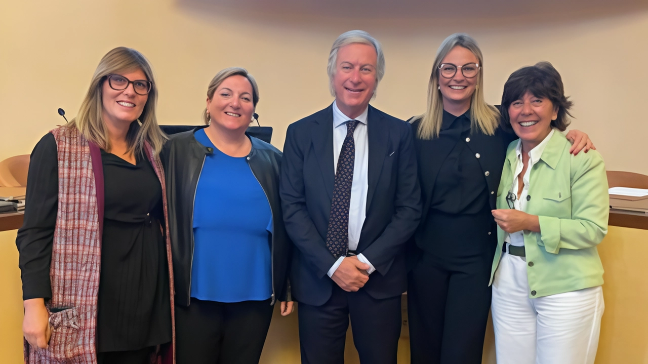 Il presidente della Camera di Commercio Roberto Saccone al centro ha presentato il progetto dedicato alle donne Il presidente della Camera di Commercio Roberto Saccone al centro ha presentato il progetto dedicato alle donne