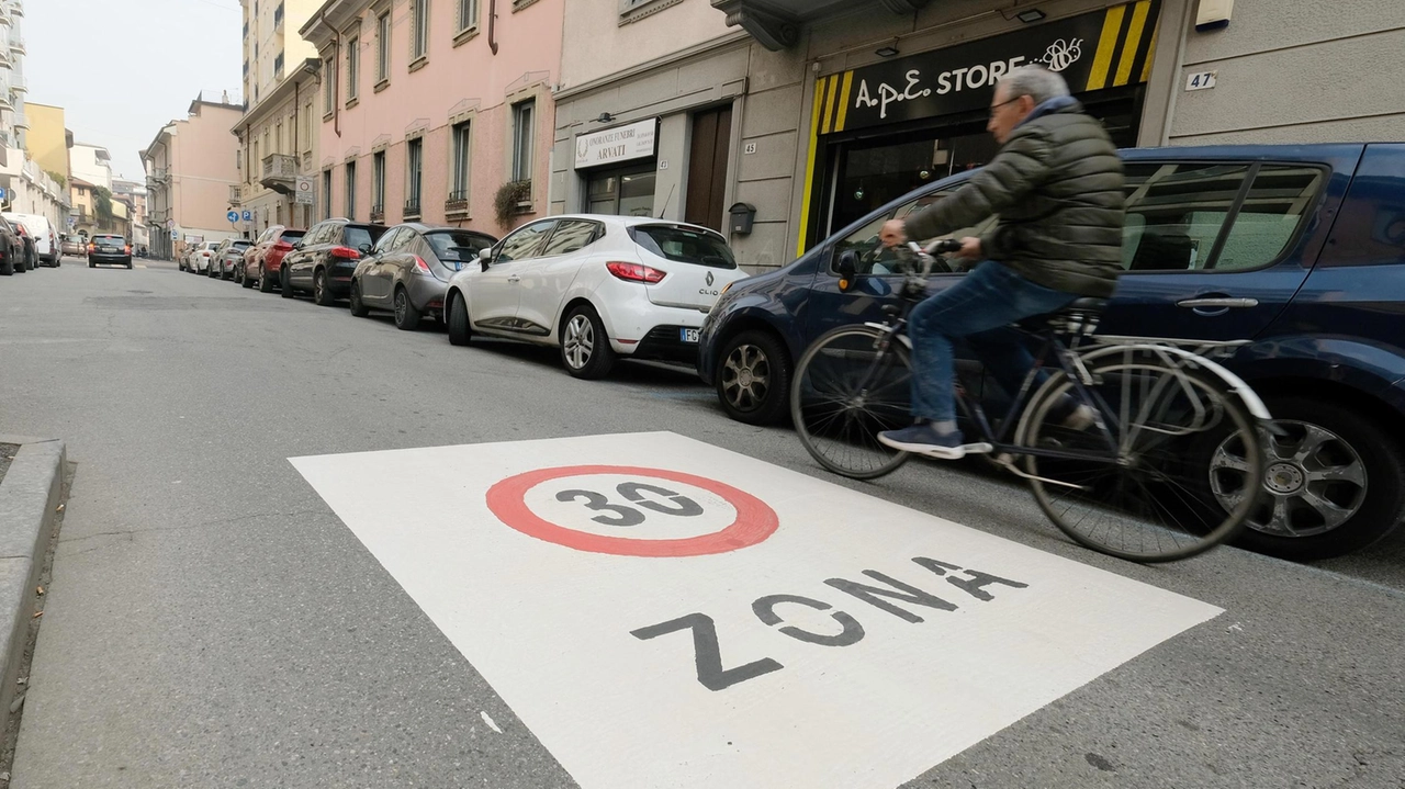 I cittadini del quartiere Libertà a Monza chiedono misure per ridurre la velocità delle auto. L'assessora annuncia interventi, ma i residenti si sentono trascurati dall'Amministrazione. I cittadini del quartiere Libertà a Monza chiedono misure per ridurre la velocità delle auto. L'assessora annuncia interventi, ma i residenti si sentono trascurati dall'Amministrazione.