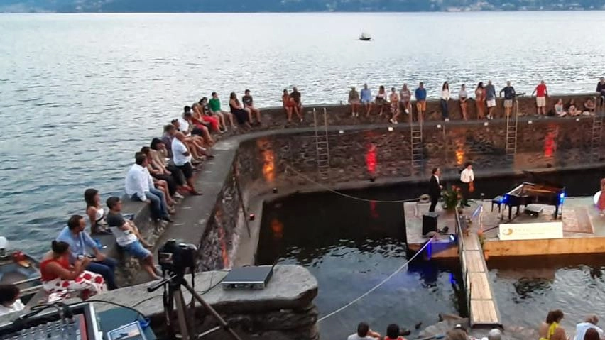 Il borgo in cantina. È Corenno Plinio, il borgo di Dervio sul lago di Como. Quest’oggi Corenno riapre le porte... Il borgo in cantina. È Corenno Plinio, il borgo di Dervio sul lago di Como. Quest’oggi Corenno riapre le porte...
