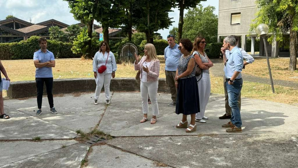 La presentazione dell'iniziativa da parte della presidente di Aler Lodi Monica Guarischi La presentazione dell'iniziativa da parte della presidente di Aler Lodi Monica Guarischi