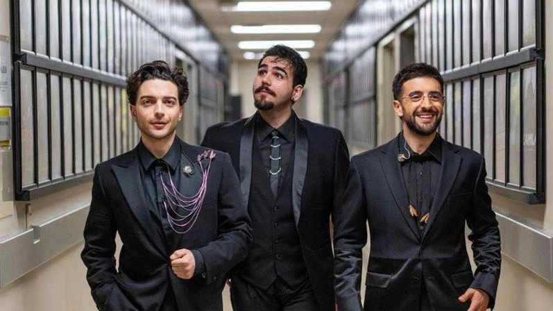 Il trio rallenta in Italia per poi tornare alla conquista dell’Europa "Il segreto? Quando cantiamo guardiamo le persone negli occhi". Il trio rallenta in Italia per poi tornare alla conquista dell’Europa "Il segreto? Quando cantiamo guardiamo le persone negli occhi".